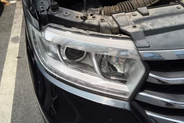 Used JAC Refine M3 2015 Maker Edition 1.6L Luxury Smart Version Right Front Headlight