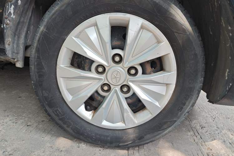 Used JAC Refine M3 2015 Maker Edition 1.6L Luxury Version Right Front Wheel Hub