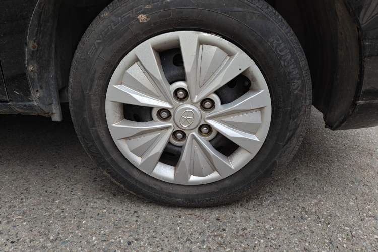 Used JAC Refine M3 2015 Maker Edition 1.6L Luxury Version Right Front Wheel Hub