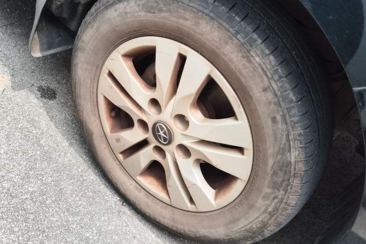 Used JAC Refine M3 2015 Maker Edition 1.6L Luxury Smart Version Right Front Wheel Hub