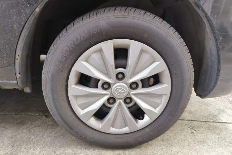 Used JAC Refine M3 2015 Maker Edition 1.6L Luxury Version Right Front Wheel Hub