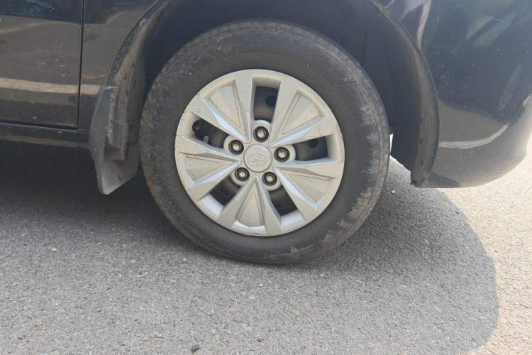 Used JAC Refine M3 2015 Maker Edition 1.6L Luxury Version Right Front Wheel Hub