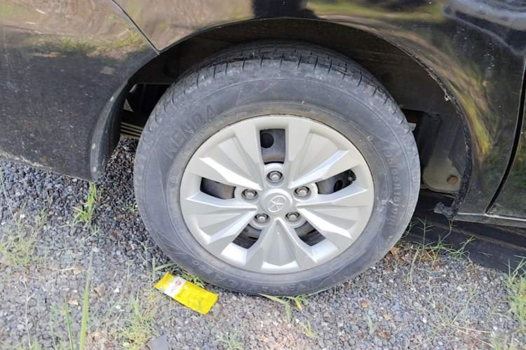 Used JAC Refine M3 2015 Maker Edition 1.6L Luxury Version Right Rear Wheel Hub