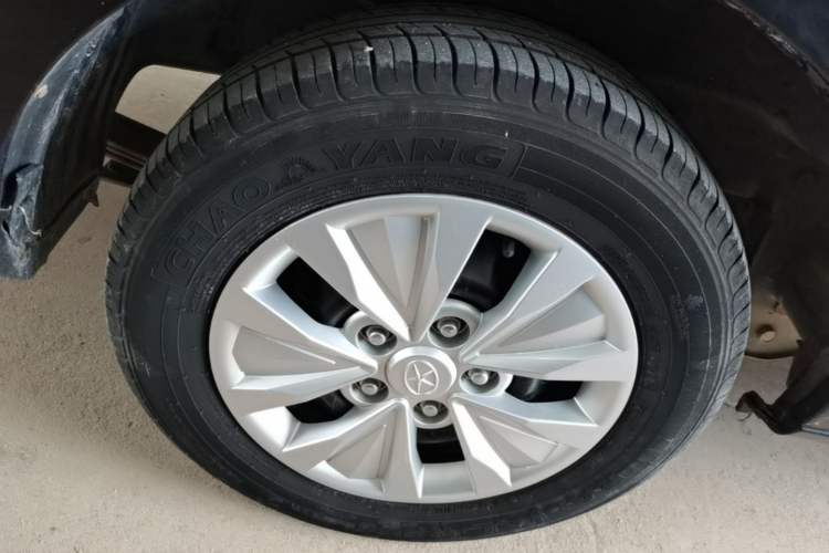 Used JAC Refine M3 2015 Maker Edition 1.6L Luxury Version Right Rear Wheel Hub