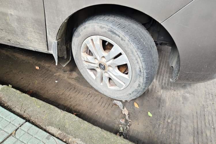 Used JAC Refine M3 2015 Maker Edition 1.6L Luxury Version Right Front Wheel Hub