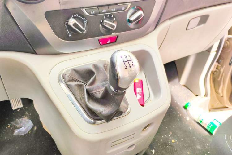 Used JAC Refine M3 2015 Maker Edition 1.6L Luxury Smart Version Gear Lever