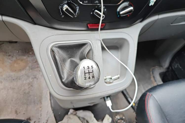 Used JAC Refine M3 2015 Maker Edition 1.6L Luxury Version Gear Lever