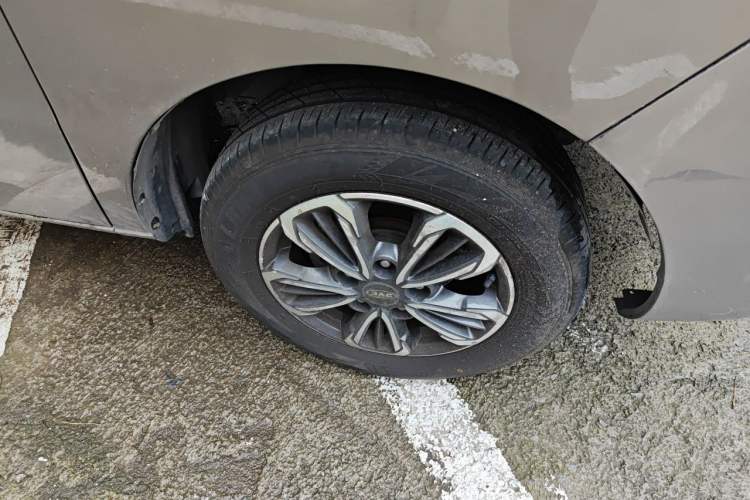 Used JAC Refine M3 2015 Maker Edition 1.6L Luxury Version Right Front Wheel Hub