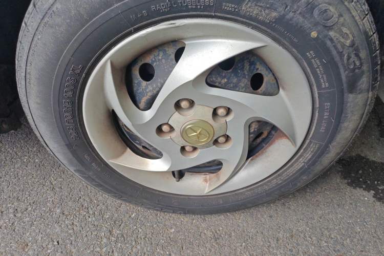 Used JAC Refine M3  Right Front Wheel Hub