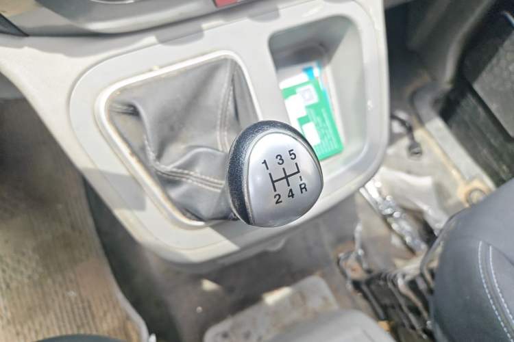 Used JAC Refine M3 2015 Maker Edition 1.6L Luxury Version Gear Lever