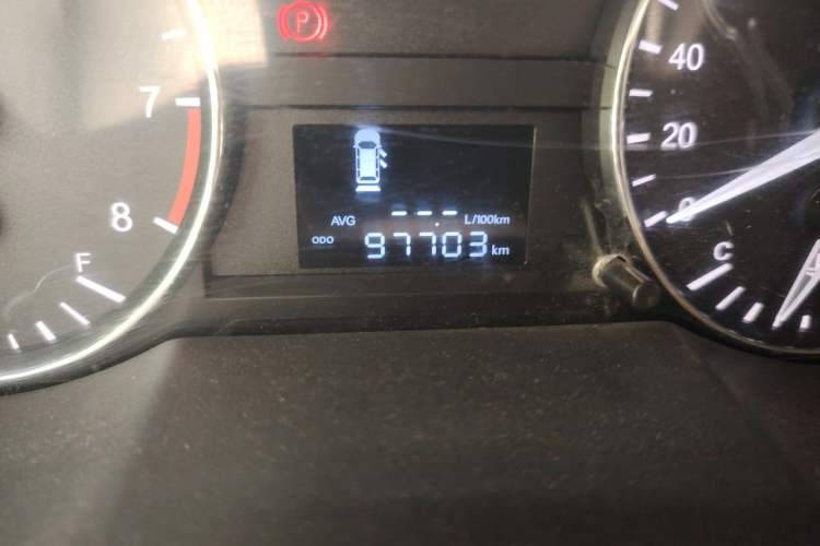 Used JAC Refine M3 2015 Maker Edition 1.6L Luxury Smart Version Odometer Close Up