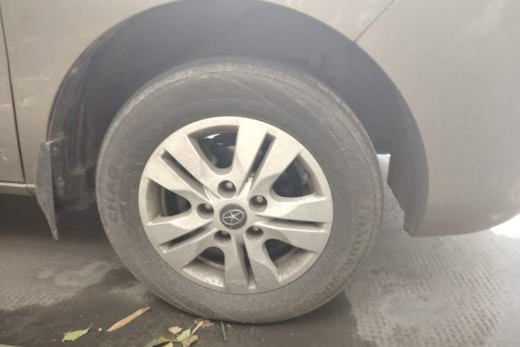 Used JAC Refine M3 2015 Maker Edition 1.6L Luxury Smart Version Right Front Wheel Hub