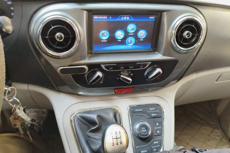Used JAC Refine M3 2015 Maker Edition 1.6L Luxury Smart Version Audio And AC Panel