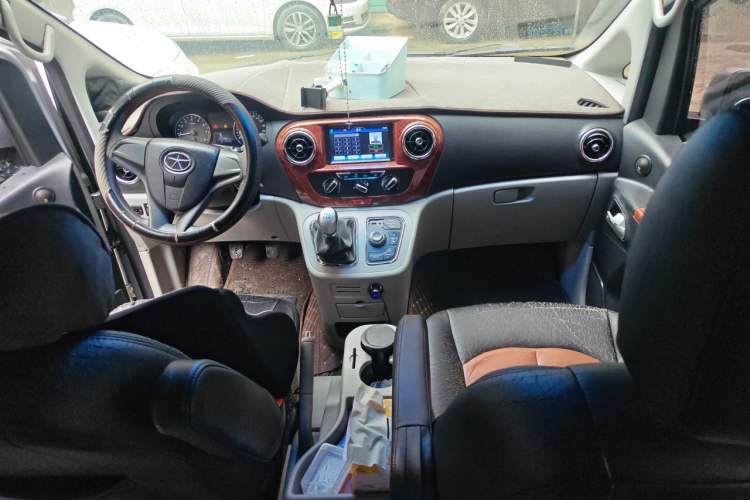 Used JAC Refine M3 2015 Maker Edition 1.6L Luxury Smart Version Center Console