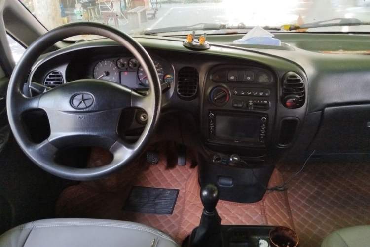 Used JAC Refine M3 2015 2.0L Luxury Model Center Console