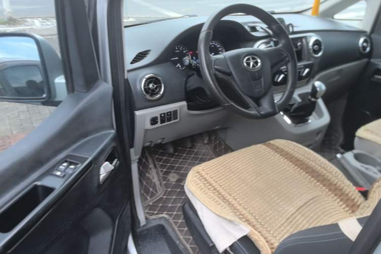 Used JAC Refine M3 2015 Maker Edition 1.6L Luxury Smart Version Driver Seat