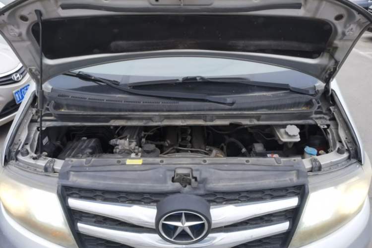 Used JAC Refine M3 2015 2.0L Luxury Smart Version Engine Bay
