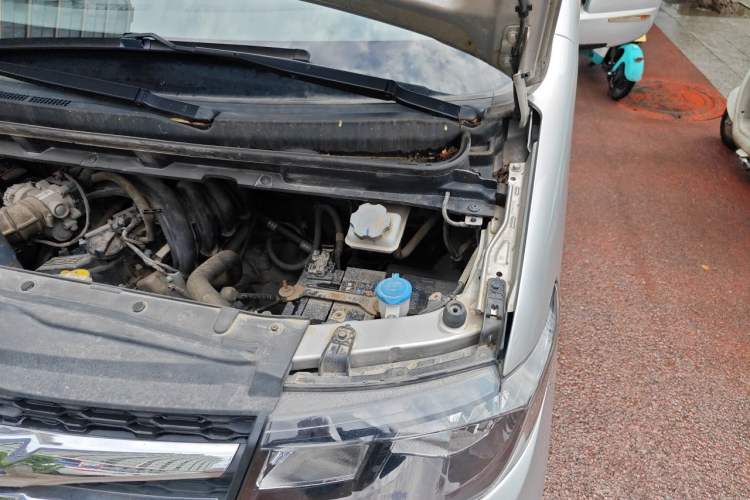 Used JAC Refine M3 2015 Maker Edition 1.6L Luxury Version Engine Bay Left