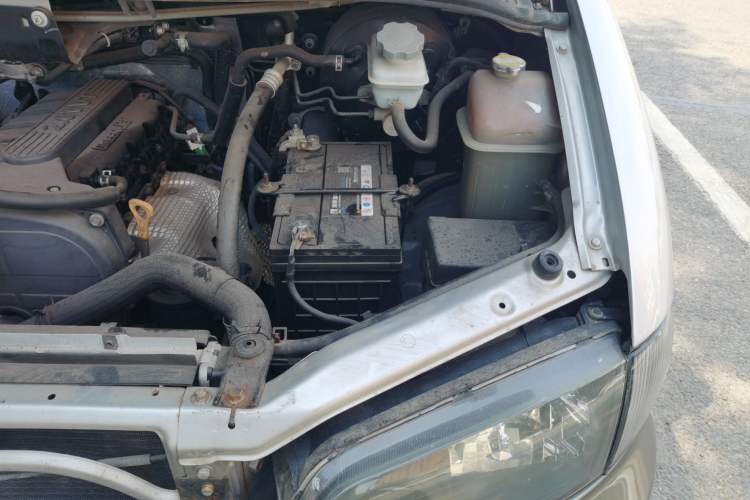 Used JAC Refine M3 2015 2.0L Luxury Model Engine Bay Left