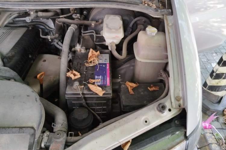 Used JAC Refine M3 2015 2.0L Luxury Model Engine Bay Left