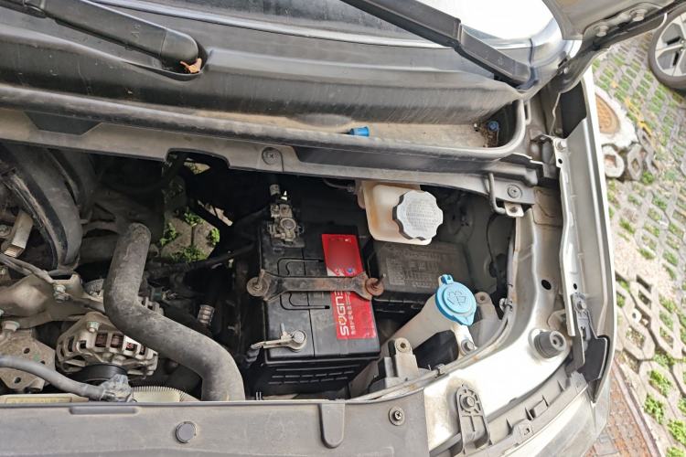 Used JAC Refine M3 2015 Maker Edition 1.6L Luxury Version Engine Bay Left