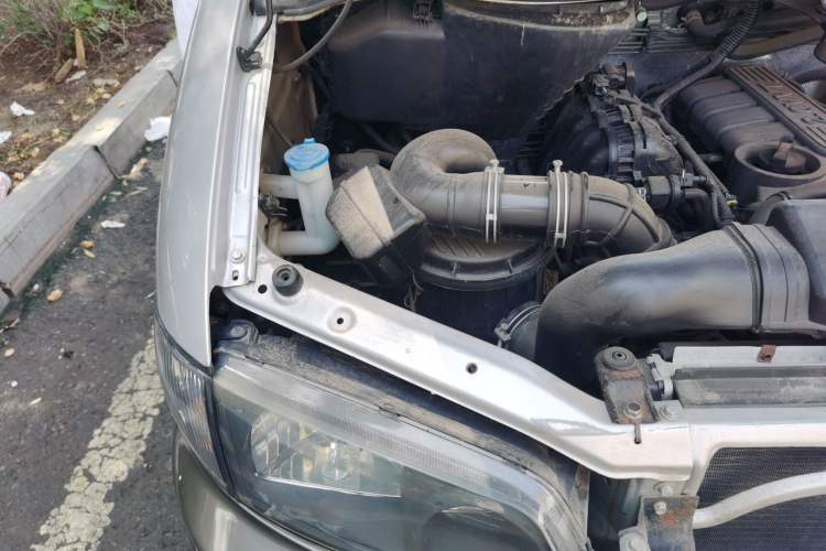 Used JAC Refine M3 2015 2.0L Luxury Model Engine Bay Right