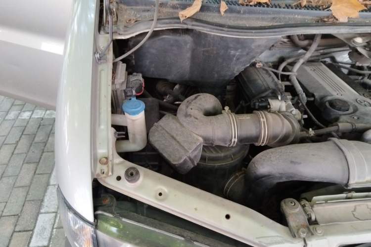 Used JAC Refine M3 2015 2.0L Luxury Model Engine Bay Right