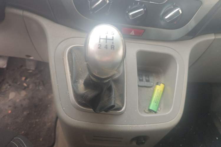 Used JAC Refine M3 2015 Maker Edition 1.6L Luxury Version Gear Lever
