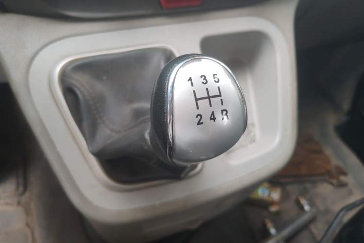 Used JAC Refine M3 2015 Maker Edition 1.6L Luxury Version Gear Lever