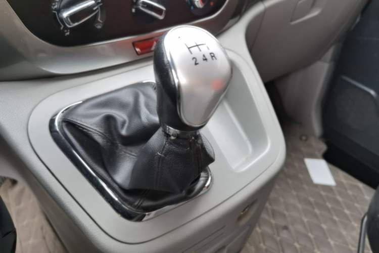 Used JAC Refine M3 2015 2.0L Luxury Smart Version Gear Lever