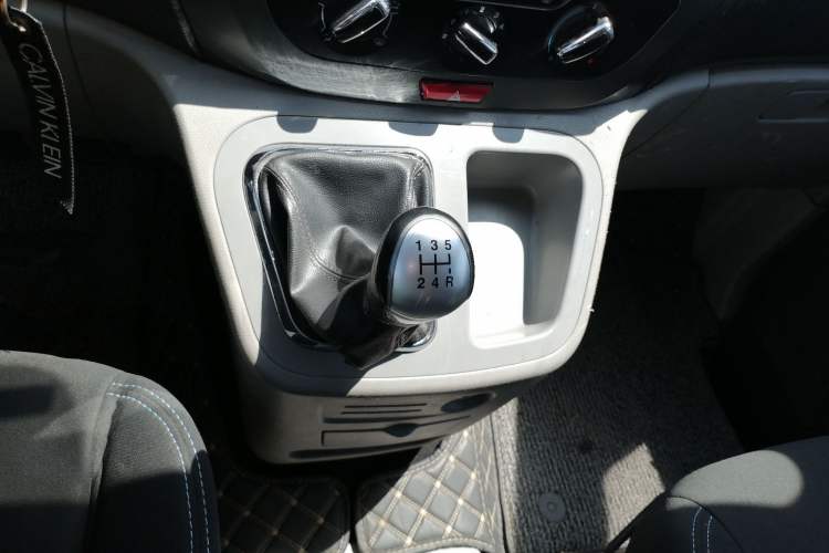 Used JAC Refine M3 2015 Maker Edition 1.6L Luxury Version Gear Lever