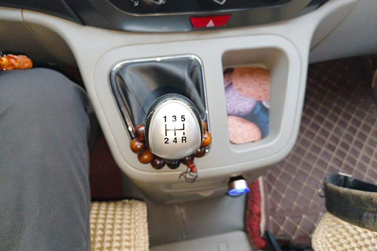 Used JAC Refine M3 2015 Maker Edition 1.6L Luxury Smart Version Gear Lever
