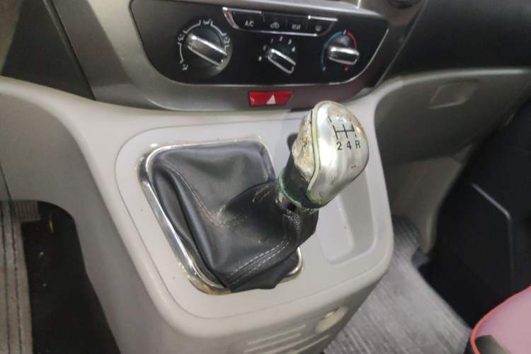 Used JAC Refine M3 2015 Maker Edition 1.6L Luxury Smart Version Gear Lever