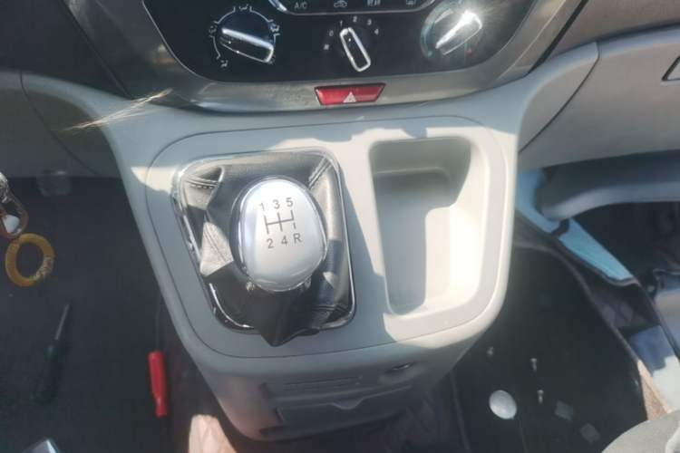 Used JAC Refine M3 2015 Maker Edition 1.6L Luxury Smart Version Gear Lever