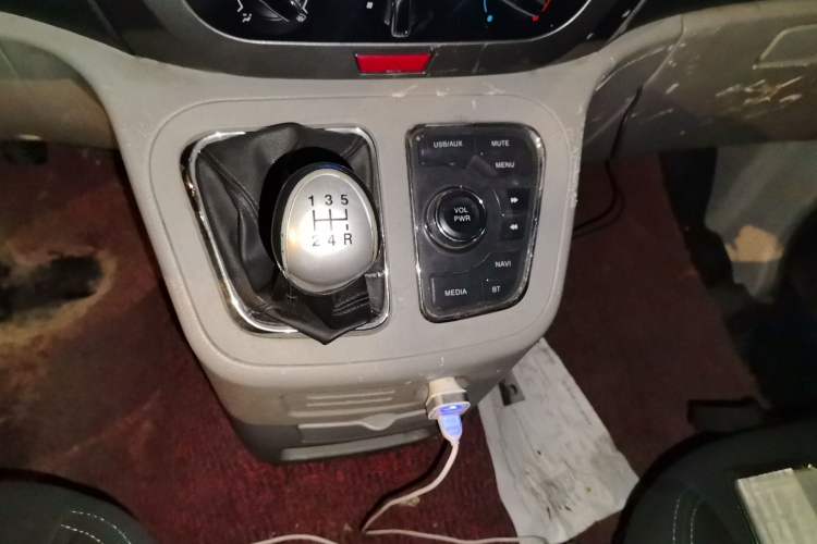 Used JAC Refine M3 2015 Maker Edition 1.6L Luxury Smart Version Gear Lever