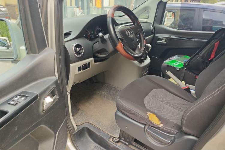 Used JAC Refine M3 2015 Maker Edition 1.6L Luxury Version Interior 3