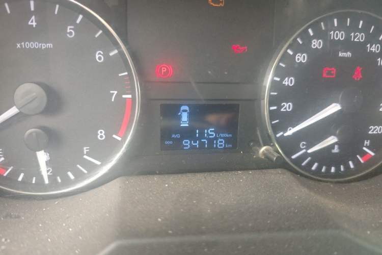 Used JAC Refine M3 2015 Maker Edition 1.6L Luxury Version Odometer Close Up