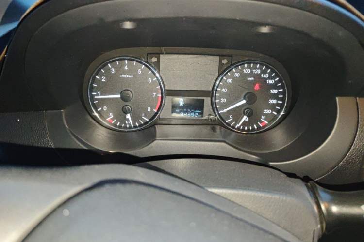 Used JAC Refine M3 2015 Maker Edition 1.6L Luxury Version Odometer Close Up