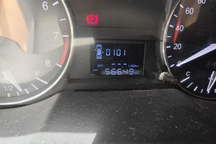 Used JAC Refine M3 2015 Maker Edition 1.6L Luxury Version Odometer Close Up