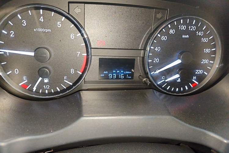 Used JAC Refine M3 2015 Maker Edition 1.6L Luxury Smart Version Odometer Close Up