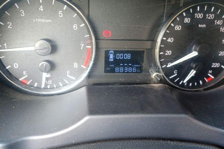 Used JAC Refine M3 2015 Maker Edition 1.6L Luxury Version Odometer Close Up
