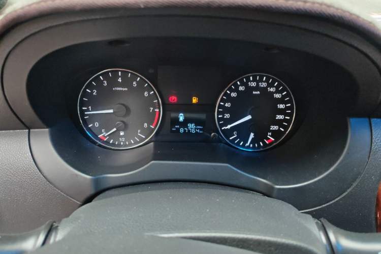 Used JAC Refine M3 2015 Maker Edition 1.6L Luxury Smart Version Odometer Close Up