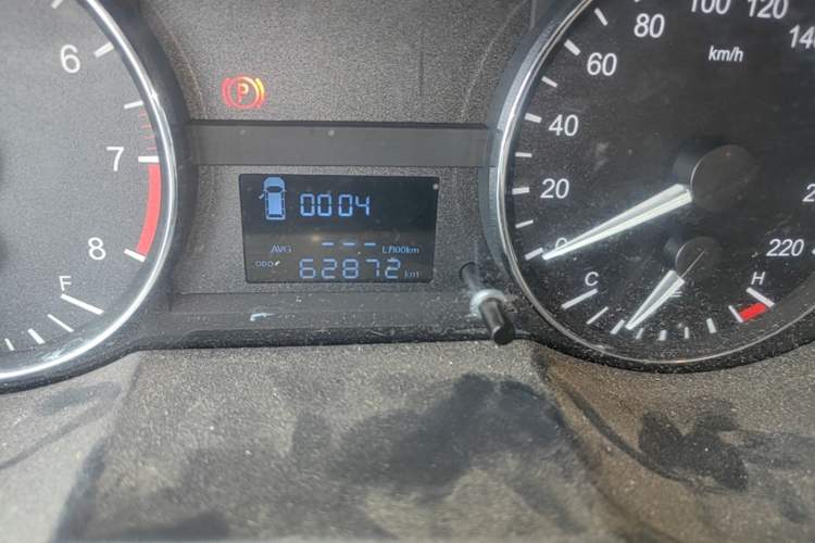 Used JAC Refine M3 2015 Maker Edition 1.6L Luxury Version Odometer Close Up