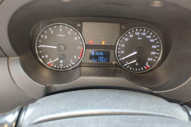 Used JAC Refine M3 2015 Maker Edition 1.6L Luxury Smart Version Odometer Close Up