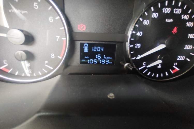 Used JAC Refine M3 2015 Maker Edition 1.6L Luxury Smart Version Odometer Close Up