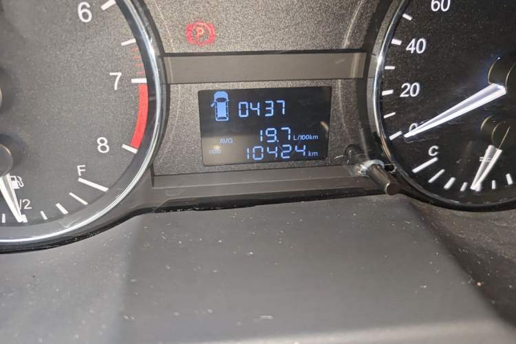 Used JAC Refine M3 2015 Maker Edition 1.6L Luxury Version Odometer Close Up