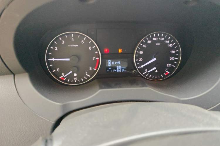 Used JAC Refine M3 2015 Maker Edition 1.6L Luxury Version Odometer Close Up