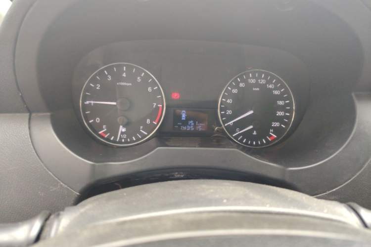 Used JAC Refine M3 2015 Maker Edition 1.6L Luxury Version Odometer Close Up