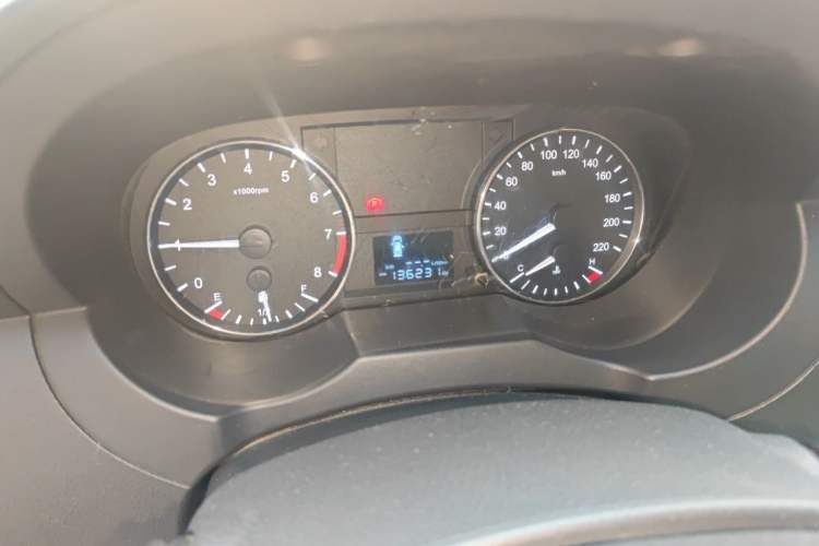 Used JAC Refine M3 2015 Maker Edition 1.6L Luxury Smart Version Odometer Close Up