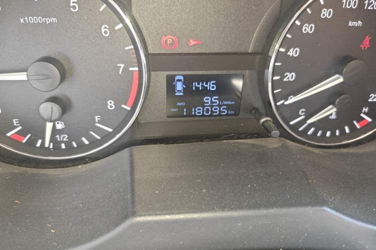 Used JAC Refine M3 2015 Maker Edition 1.6L Luxury Version Odometer Close Up